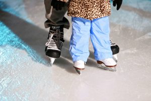 Как научить ребенка кататься на коньках?